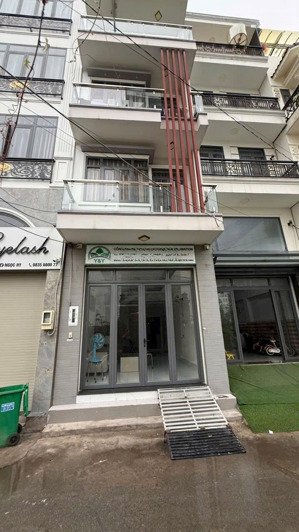 nhà trống 4 tầng ô tô đổ cửa cách huỳnh tấn phát 20m ngay cạnh pmh