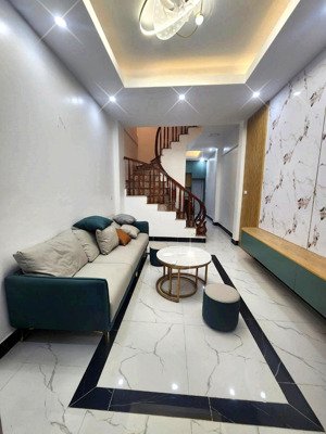 bán nhà tân mai - 39.8m2 - hơn 5 tỷ - phân lô - 20m ra ô tô