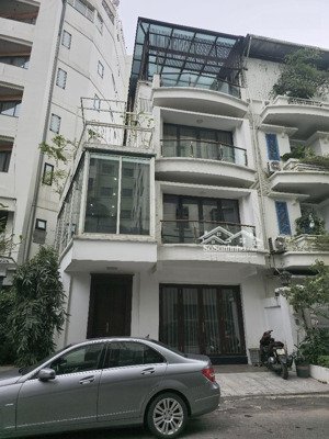 bán biệt thự vườn 4 tầng , hoàng hoa thám, dt 129/mt 6m , đường ô tô 10m . giá 38,6 tỷ