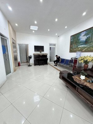 mặt phố nguyễn du - mặt tiền 8.3m - vị trí vàng sát phố huế - dòng tiền ổn định - chỉ 80 tỷ