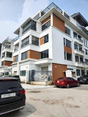 chính chủ cho thuê 2 căn biệt thự liền kề làm văn phòng tại khu đô thị mới tây hồ