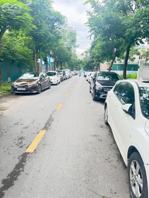  SỐC! Nhà đẹp Q9 giá chỉ 80tr/m² – Ngang 5x20m, đường lên Văn Việt!