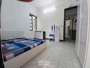 cho thuê phòng trọ ngõ 255 cầu giấy phòng có giường đệm điều hòa,nóng lạnh,máy giặt ngày 1.8 vào ở