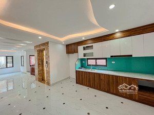 nhà mặt phố cổ - tt hbt - hà nội. kinh doanh hoặc làm văn phòng, khách sạn vô đối