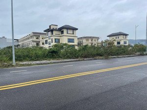 chính chủ gửi bán lô đất 300m2 biệt thự lakeside bàu tràm. giá sụp so với thị trường 2 tỷ