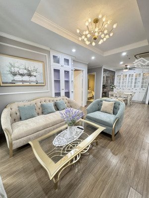 chính chủ cần bán căn hộ 24t hoàng đạo thúy - dt: 122 m2, 3 ngủ, nhà đã sửa. giá: 8.5 tỷ