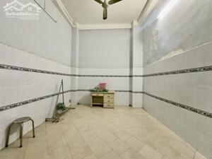  Tài sản chờ người mở khoá Vị trí: Mặt tiền đường lớn, P10, Q5 – Gần Phòng Công Chứng Số 2 Bán nhà 4 tầng – 83m² vuông A4