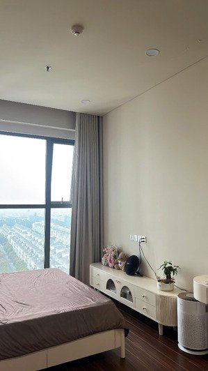 siêu phẩm studio - toà h2 dt 35m2 tầng trung, view biệt thự db full nội thất - giá bán 3 tỷ 770