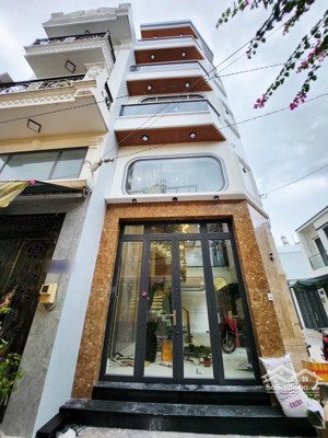 gấp bán nhà góc 3 mặt tiền 4 tầng mới 70m2 không quy hoạch lộ giới giá chỉ 6,x tỷ