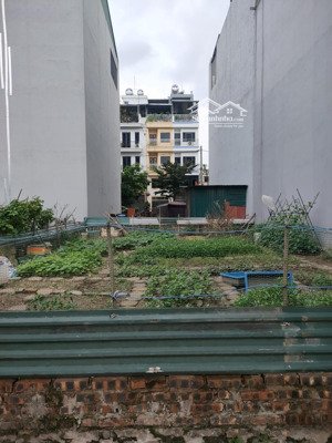 bán đất tại đường phạm văn đồng, 110m2, phân lô, ô tô, vỉa hè, kinh doanh, 37tỷ