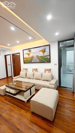 Chính chủ cần bán gấp căn hộ 4F Vũ Phạm Hàm dt: 90m2- 3pn- 2wc nhà đẹp nội thất hiện đại.