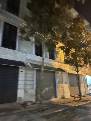 bán lk 100m2 đô nghĩa giá hơn 17 tỷ chút, sẵn sổ đỏ