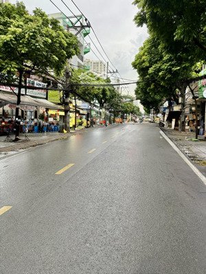 nhà mặt tiền - dt khủng 119m2 - đường âu dương lân - dài 35m - phường 3 - quận 8 - nhỉnh 20 tỷ