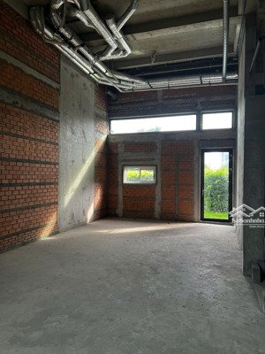 cần bán gấp shophouse zeit river , giá 55tỷ, thiết kế 1 trệt 3 lầu. liên hệ 