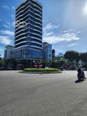 nhà 4.5 tầng mt đường 30 tháng 4