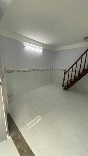 cho thuê nhà nguyên căn, hxh xe oto đậu trước nhà