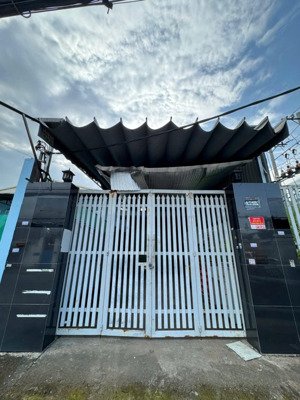 cho thuê nhà mặt tiền đường võ văn vân, 10 triệu, 170m2, giá ưu đãi, bình chánh, hcm