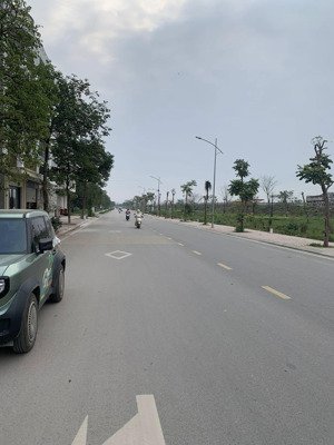 bán 280m2 đất trục chính vai réo, phú cát, quốc oai, hà nội, giá 19tr/m2, lh 
