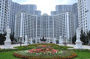 chính chủ bán căn 2 phòng ngủ r4 diện rích 102m2 giá 10.2 ty xem nhà lh 