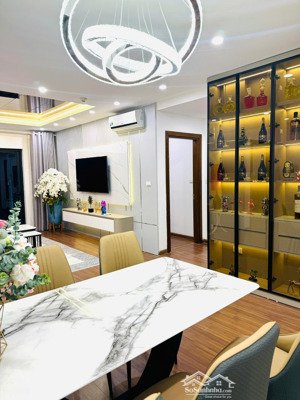 em có quỹ căn 3 phòng ngủ giá tốt tại goldmark city. nhà full nội thất. liên hệ em: 