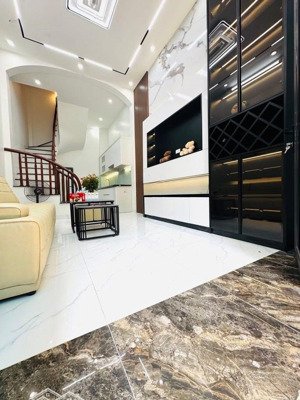nhà mới đẹp - sát khu phân lô vĩnh phúc - gần ô tô tránh - full nội thất