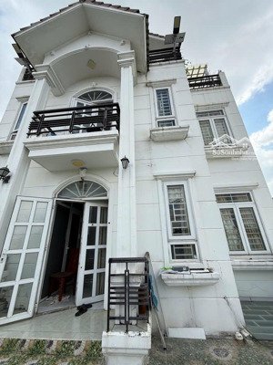 nhà đẹp 5 tầng 160m2(9x17) thang máy đường ôtô vào nhà trường thọ thủ đức; 7pn; thu 35tr/th; 10 tỷ