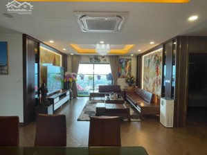 cần bán rất gấp căn hộ 4pn tòa diamond goldmark city 136m2 (giá 8,9 tỷ)