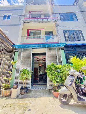 đường xe hơi 7 chỗ - nhà đúc 4 tầng - cạnh đầm sen - hạ 200tr - chỉ 4, x tỷ