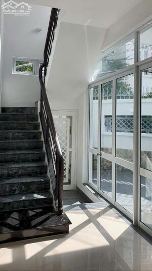 Bán nhà 3 tầng đường oto Lê Hồng Phong -Nha Trang giá tốt