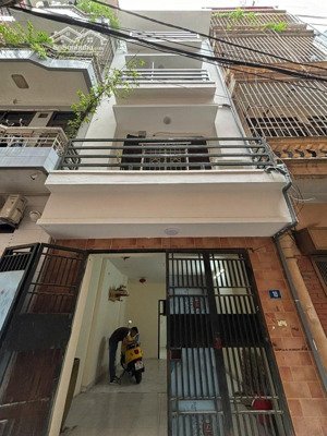 bán căn nhà ngõ 46 xuân đỉnh. sđ 40m2x4 tầng nhà 3 mặt thoáng sáng cả ngày. tk tầng 2pn/1vs. 7.5tỷ