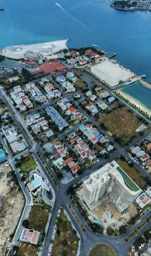 khu đô thị an viên - góc 3 mặt tiền, dt: 592,5m2
giá 140tr/m
liên hệ : thạch