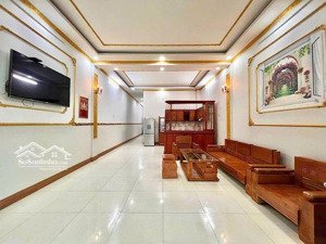 cho thuê 180 m2 nhà và sân có đồ đạc kế đại học fpt 7 triệu