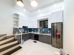 bán nhà lô góc thái thịnh đống đa, ô tô đậu cửa, kinh doanh, dân xây, ở ngay 46m 4 tầng chỉ 13 tỷ