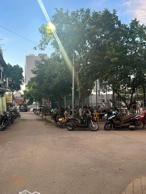 chính chủ bán 53m2 đất lô góc tại đức thượng hoài đức giá chỉ 83tr/m2.