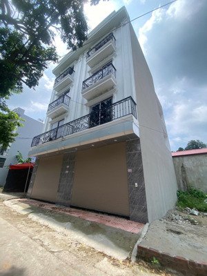 mới nhất phụng châu. nhà 4t*42m2 gần đại học thể thao, ngõ rộng ôtô đỗ. sát chợ, trường. giá 3,2xtỷ