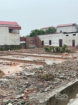 em có 12 lô đất hàng f0 tại đào viên quế võ bắc ninh. mặt tiền trên: 4,5m, diện tích 90m2