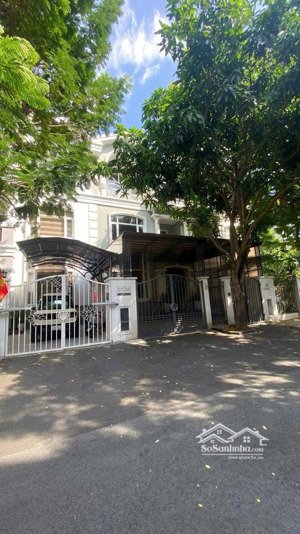 bán bt tại mỹ phú 3, 39,5 tỷ, 1 trệt, 2 lầu, áp mái 124m2, 4pn, đẹp, nhiều tiện ích, q7, hcm