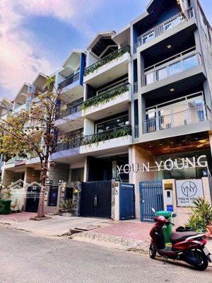 nhà phố him lam kênh tẻ giá tốt nhất. dt 5x20m view thoáng gần hồ cảnh quan