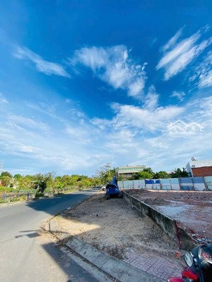 bán lô đất đẹp! khu xây cao tầng - mặt tiền xe hơi tránh nhau! lê văn chí - gần ngã tư thủ đức