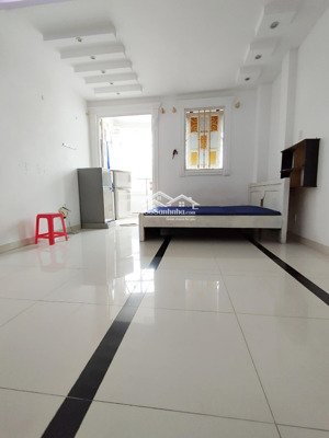 phòng chdv 40m2 full nội thất ban công thoáng. tôn thất thuyết q4