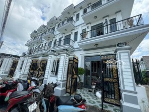 nhà ngộp giá rẻ 1 trệt 2 lầu 4 phòng ngủ, 3 toilet giáp bình chánh, cần giuộc, long an