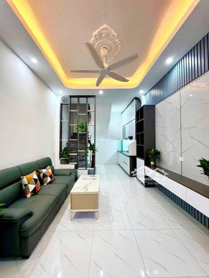 siêu hót khu vực hoàng mai, chủ nhà cần bán gấp nhà đẹp lung linh gần bến xe giáp bát gần hồ đền lừ