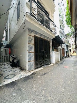 phạm văn đồng, 57m2 nhỉnh 8 tỷ, dân xây, ngõ thông, gần ô tô, dòng tiền 400tr/năm, bãi ô tô đầu ngõ
