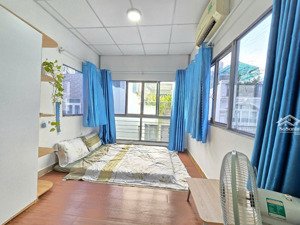 cho thuê phòng studio tách bếp cửa lớn rộng siêu thoáng gần cầu lê văn sỹ, chợ nhỏ