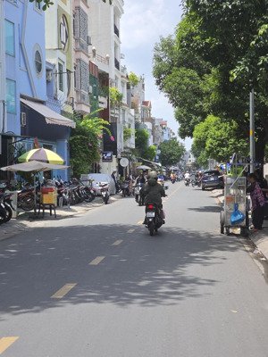 bán nhà đẹp mặt tiền đường hòa hưng ngay trung tâm quận 10. 8.99