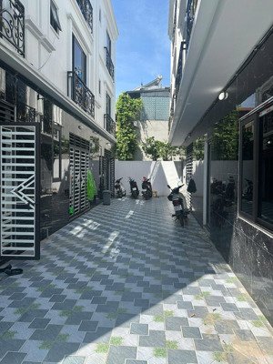 chỉ 2,98 tỷ,dt 50m2 nhà xây 3 tầng, thoáng trước và sau, ngõ 4m, oto đỗ 10m, giáp hà đông