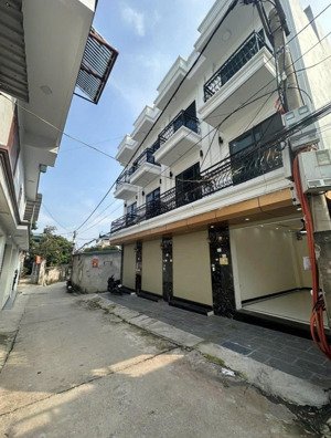 dt 40m2 x 3 tầng, ngõ thông oto, kinh doanh, gần trường,phụng châu chỉ 3,3 tỷ