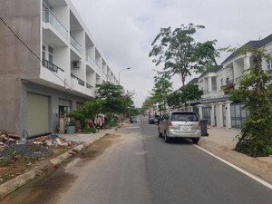 chủ đi nước ngoài gửi lô dt 100m2, ngay richland nhơn trạch, nằm ngay mt 25b, sổ sẵn