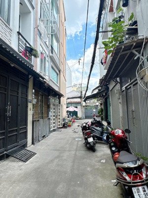 - hxh thích quảng đức, phú nhuận 41m2 5 tầng 5pn chỉ 7.99 tỷ