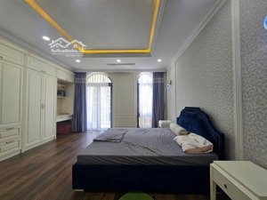 biệt thự phong cách phục hưng ngay trung tâm tân bình chỉ 300m ra sân bay
